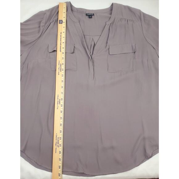 Torrid Harper Top 2 Solid Grey Poly Chiffon Roll Tab Sleeve Womens Plus Size 2X - Picture 3 of 6